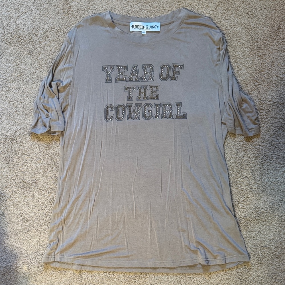 Rodeo + Quincy Taupe 'Year of the Cowgirl' Short-Sleeve Graphic Tee